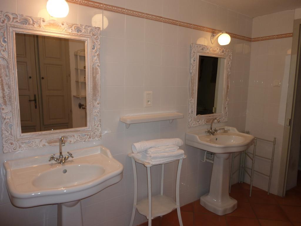 Le Cloitre Du Couvent Bed & Breakfast Villeneuve-les-Avignon Room photo